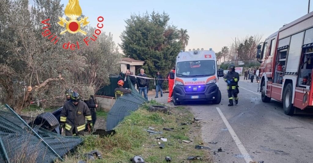 L'ambulanza giunta sul luogo del tragico incidente
