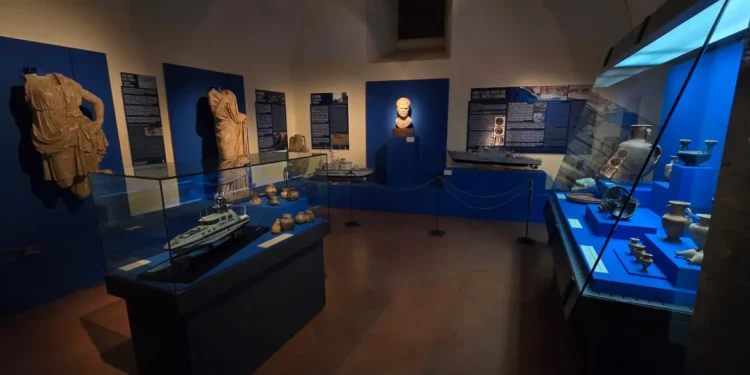 Immersione per immagini nel porto di Vibo Marina: la mostra al Castello archeologico – Foto