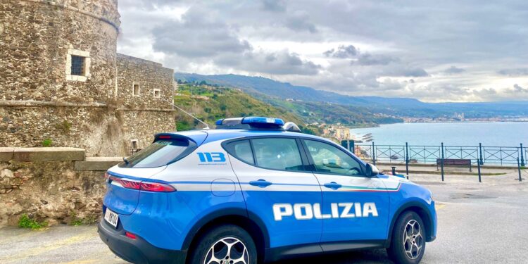 Erano intenti a introdursi in case private nel  Vibonese: denunciate tre persone e foglio di via