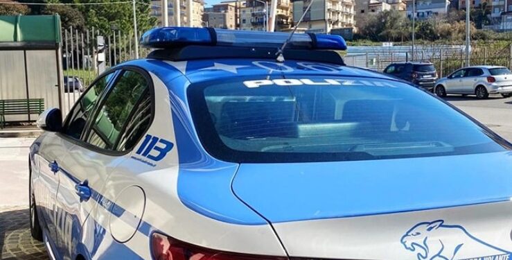 Una volante della Polizia