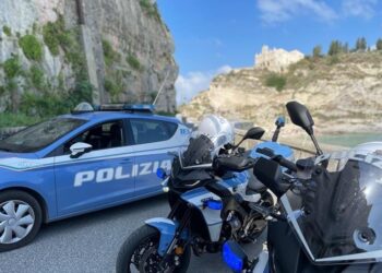 Una volante della Polizia a Tropea