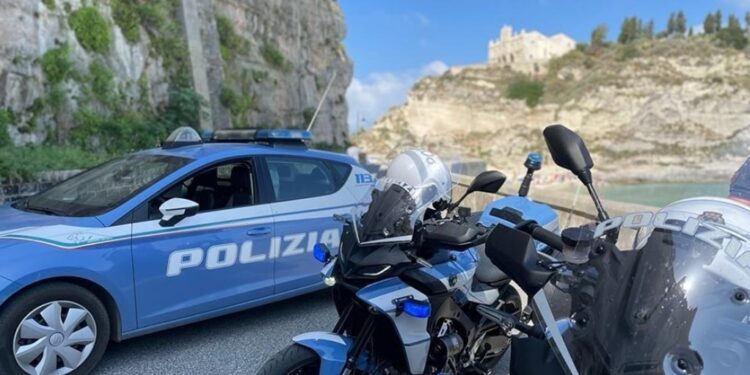 Una volante della Polizia a Tropea