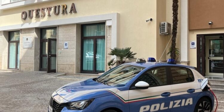 Nella foto la Questura di Catanzaro