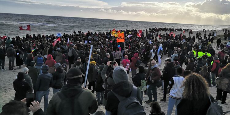 Strage di Cutro. Libera Calabria: «Quelle bare devono diventare un simbolo contro l’indifferenza»