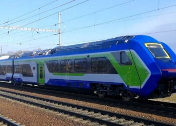 Un'immagine di un treno attivo sul territorio calabrese