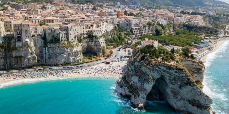 Una immagine di Tropea dall'alto