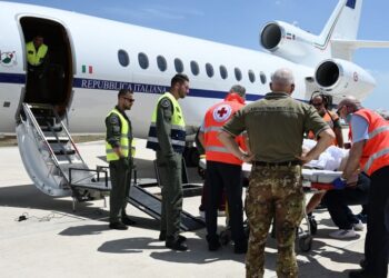 Un aereo dell'Aeronautica Militare per il salvataggio di una vita