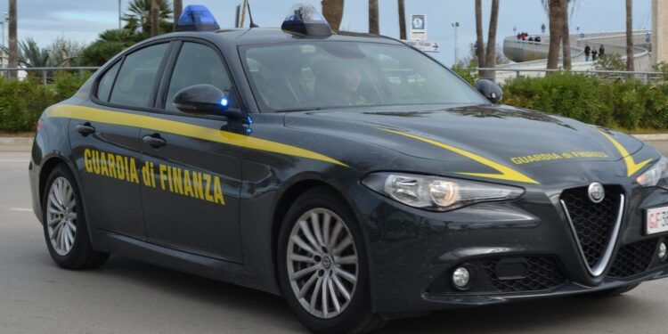 Una pattuglia della Guardia di Finanza