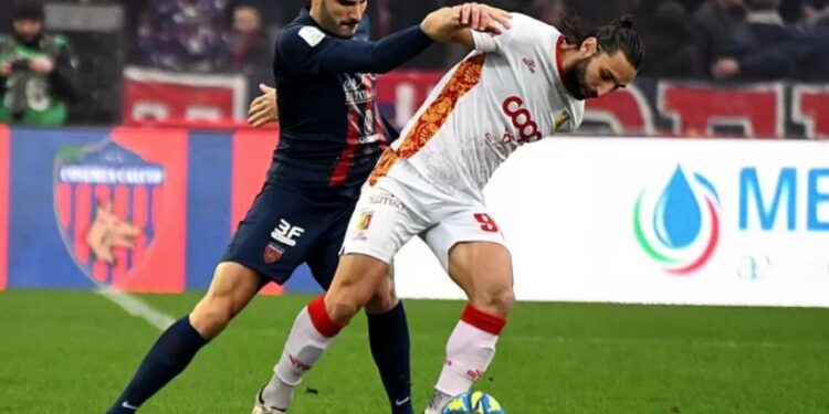 Una immagine del derby fra Catanzaro e Cosenza