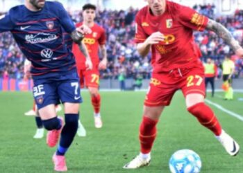 Una immagine del derby fra Catanzaro e Cosenza