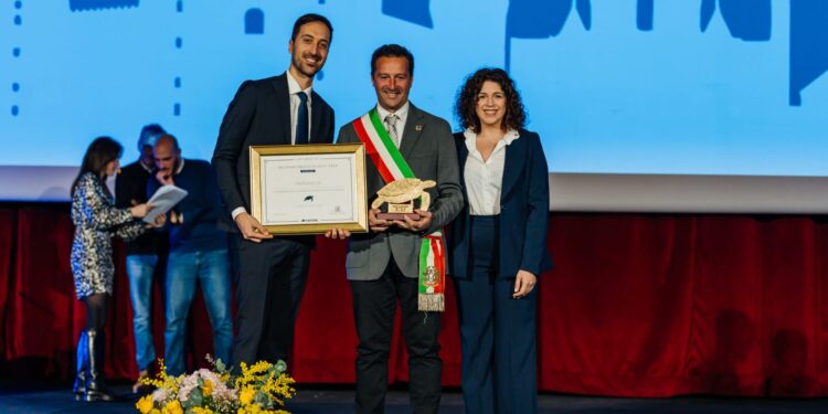 La premiazione del comune di Parghelia da parte di Plastic Free