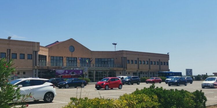 Un'immagine dell'aeroporto di Crotone