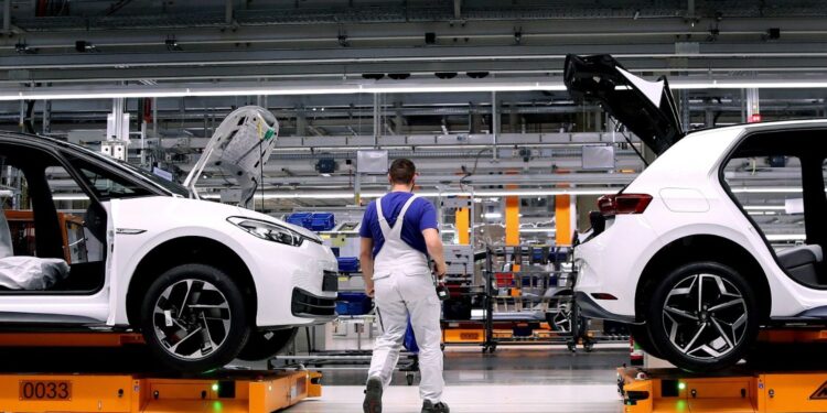 Domenico Naso: «La crisi dell’auto? Investimenti mancati e assenza di un piano industriale»