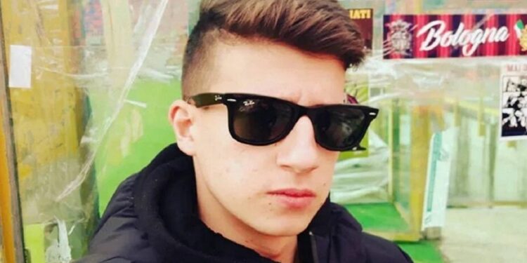 Davide Ferrerio, giovane di Bologna aggredito a Crotone