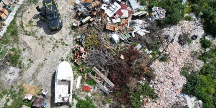 La maxi discarica posta sotto sequestro a Crotone