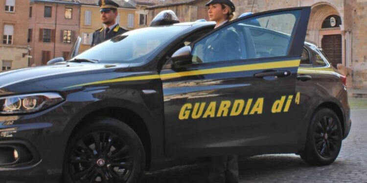 Una pattuglia della guardia di finanza