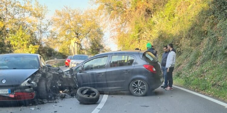 Incidente stradale lungo la statale 18 che da Vibo conduce a Vibo Marina: due le persone ferite
