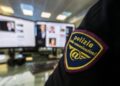 Un agente della Polizia Postale davanti al computer
