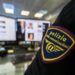 Un agente della Polizia Postale davanti al computer