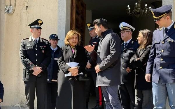 Il prefetto Colosimo a Serra per esprimere solidarietà e vicinanza al sindaco Barillari