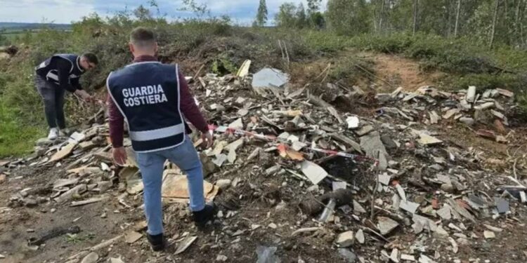 L'intervento della Guardia costiera sul sito dell'ennesima discarica abusiva in Calabria