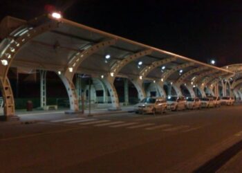 L'ingresso dell'aeroporto internazionale di Lamezia Terme