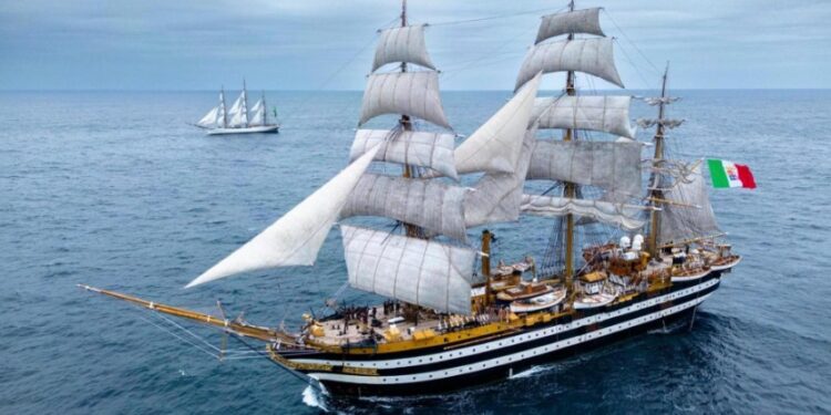 La nave scuola Amerigo Vespucci della Marina Militare