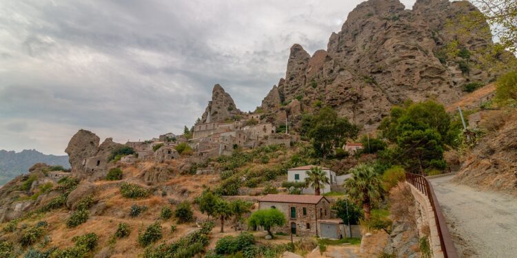 Vista di un borgo in Calabria
