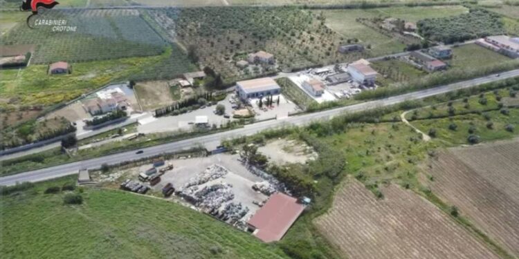 Il sequestro dell'area a Crotone da parte dei Carabinieri