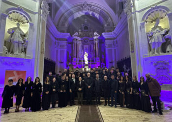 Vibo, successo per il Conservatorio in un Duomo gremito: doppio bis per la conclusione di “Crux Gloria”