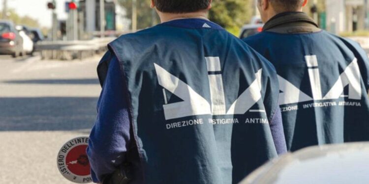 Due agenti della direzione investigativa antimafia