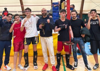 I giovani atleti di Vibo Valentia guidati dal maestro Manuel Criseo, al centro