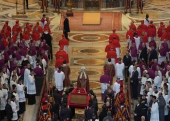 L'ingresso della salma di Papa Francesco a San Pietro