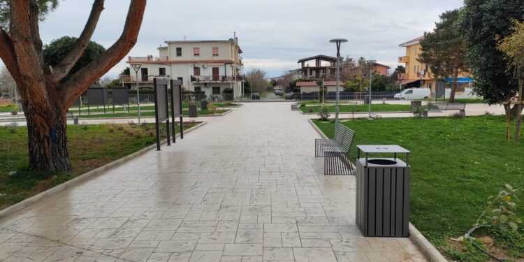 A Portosalvo si inaugura la nuova piazza: anfiteatro, area giochi, campo di calcetto e…
