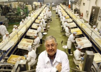 Il patron Pippo Callipo nello stabilimento di Pizzo Calabro