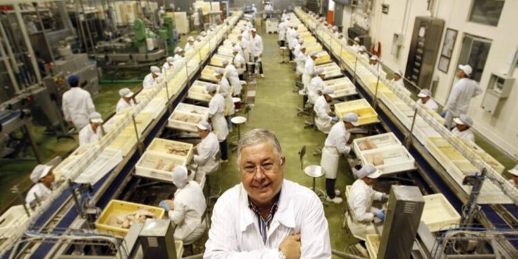 Il patron Pippo Callipo nello stabilimento di Pizzo Calabro
