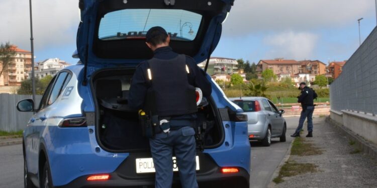 Ignorano il divieto di accesso ai locali pubblici nel Vibonese: in due rischiano fino a tre anni di carcere