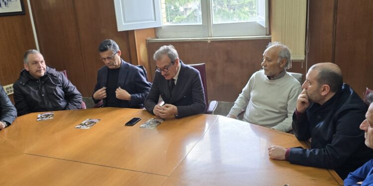 Vibo. Verso la Pasqua, presentata in Comune la  “Sacrum Opus”: novità e decine tra attori e comparse