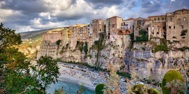 Turismo, confronto pubblico di Federalberghi: rilanciare la Calabria come meta d’eccellenza