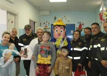 La visita dei Vigili del fuoco presso l'ospedale "Jazzolino" di Vibo Valentia
