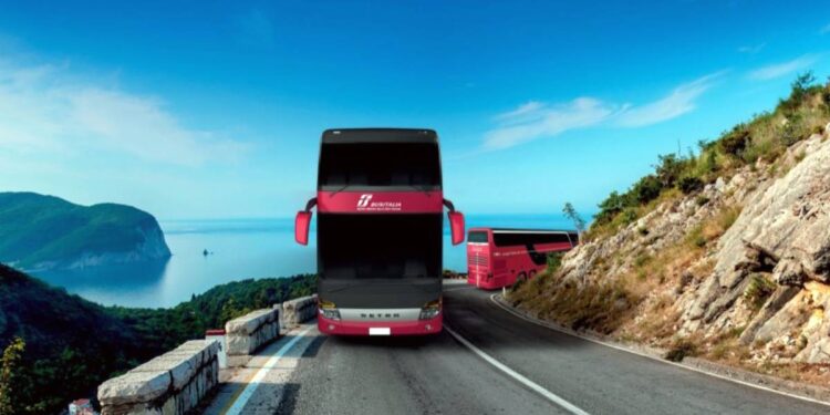 Un autobus di Busitalia in viaggio