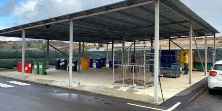 Il centro di raccolta rifiuti a Vibo Valentia in località aeroporto