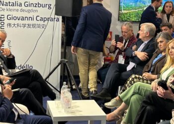 Salone del Libro di Torino, allo stand Calabria la visita del procuratore Gratteri