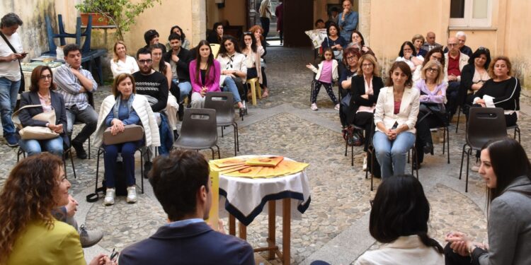 Tropea. Presentata con successo la raccolta di fumetti “La battaglia epica di Gemma”