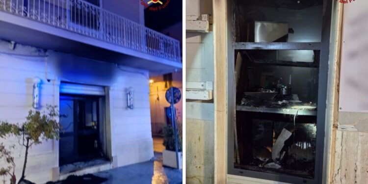 In Calabria a fuoco nella notte due attività commerciali nella stessa città