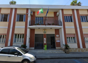 Parghelia, “Guardare al futuro” accusa il sindaco Landro: «Accentramento e autoreferenzialità»