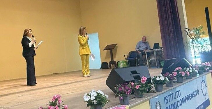 “Una voce per il mare” incanta Pizzo: emozioni e talenti nelle semifinali