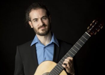 Vibo. Il fascino della chitarra di Ponce: Simone Rinaldo in concerto al “Torrefranca”