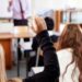 Studenti di un istituto superiore in classe durante la lezione