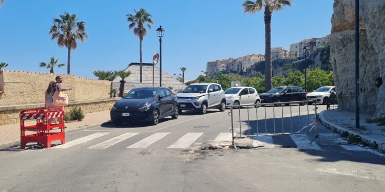 Marina del Convento di Tropea, viabilità e accesso alla spiaggia compromessi: appello al Comune